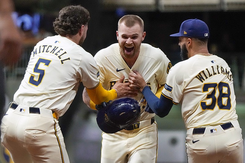 brewers clinch division 2024